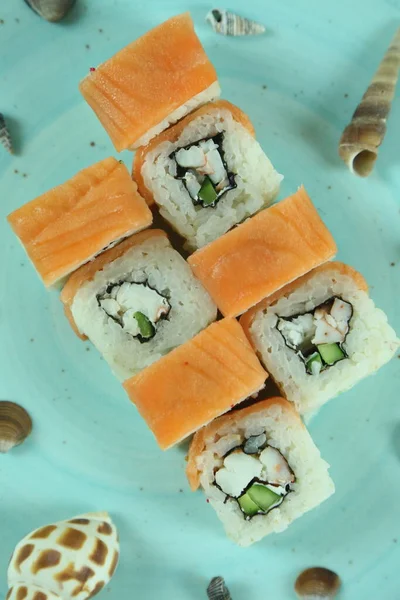 Çeşitli suşi çeşitleri, yakın çekim görüntüsü.