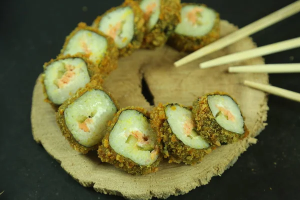 Berbagai jenis sushi disajikan, close-up view — Stok Foto