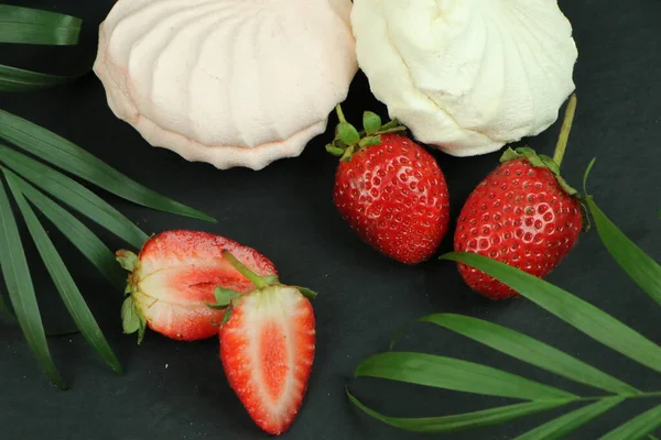 Sağlıklı çilek. Uzayı kopyala Yüksek çözünürlüklü ürün.