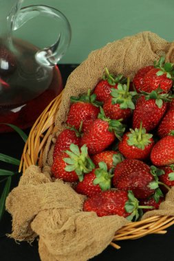 Sağlıklı çilek. Uzayı kopyala Yüksek çözünürlüklü ürün.