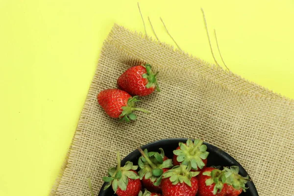 Gesunde Erdbeere. Kopierraum. Produkt mit hoher Auflösung. — Stockfoto
