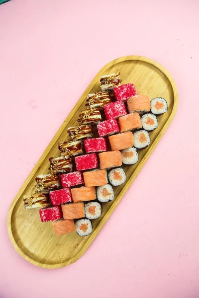 Különböző típusú sushi felszolgált, közelkép — Stock Fotó