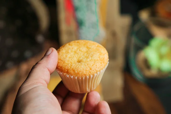 Cupcakes on a black background. Baking — Stock Photo, Image