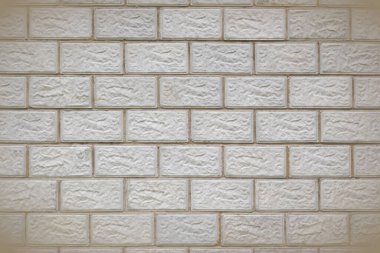 Binanın duvarı gri beton bloklardan yapılmıştır. Gözetleme ile arka plan. Dikişler tuğla işçiliğine benzer bir kalıp oluşturuyor. Konut inşaatı ve yenileme konularında hafif arkaplan