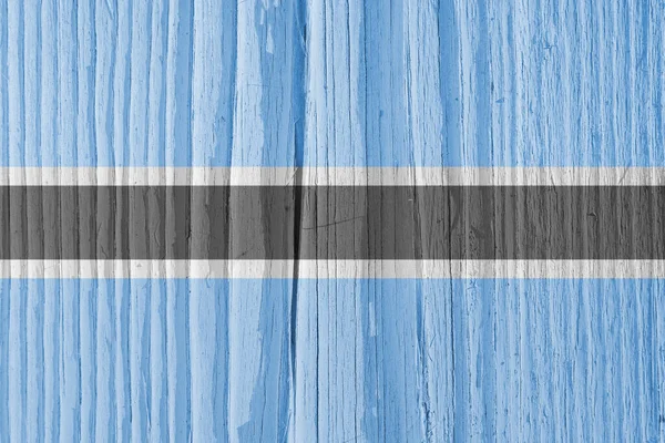 博茨瓦纳的国旗挂在干枯的木头表面 随着岁月的流逝而开裂 淡淡的淡色油漆 墙纸或带有国家符号的背景 有阴影的硬太阳光 — 图库照片