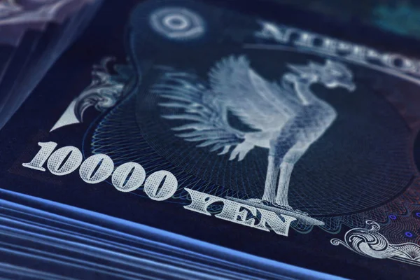 1万円札の束 日本経済についての暗い不吉なイラスト フェニックス鳥のクローズアップでの銀行券の裏側 マクロ — ストック写真