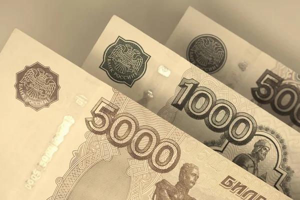 Rus Banknotları 5000 1000 500 Ruble Açık Kahverengi Sarı Arka — Stok fotoğraf