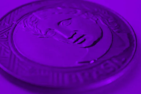 Brésilien One Real Coin Close Fond Violet Profond Papier Peint — Photo