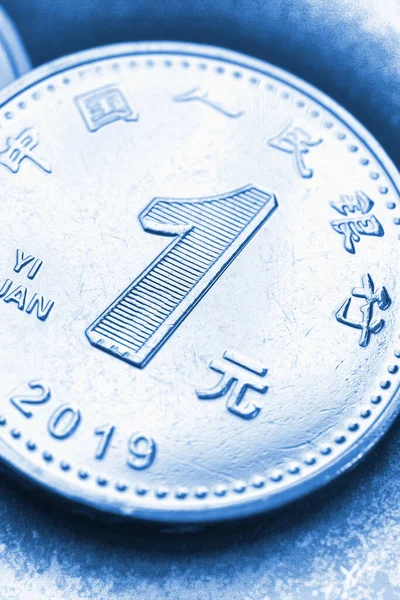 Una Moneda China Yuan Primer Plano Ilustración Vertical Teñida Azul — Foto de Stock