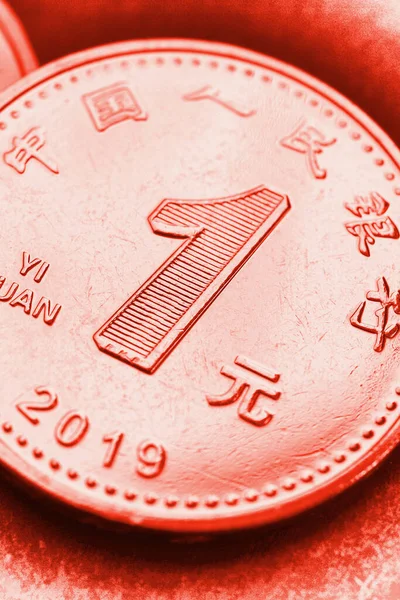 Una Moneda Yuan Chino Cerca Ilustración Vertical Teñida Rojo Claro — Foto de Stock