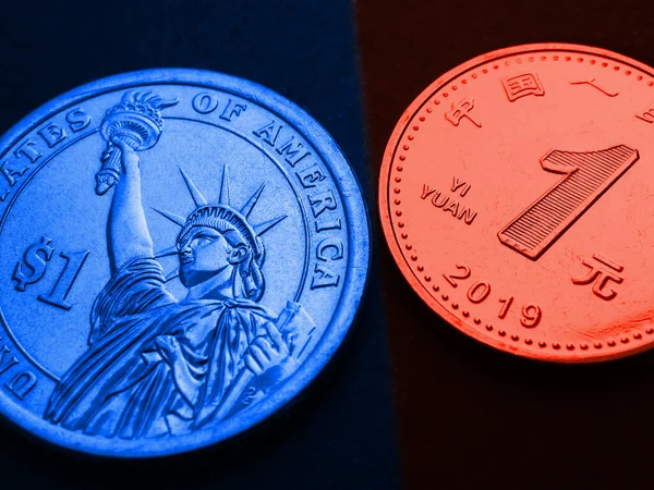 통역관 달러와 파란색 빨간색 사이의 경제적 경쟁을 묘사하고 있습니다 매크로 — 스톡 사진