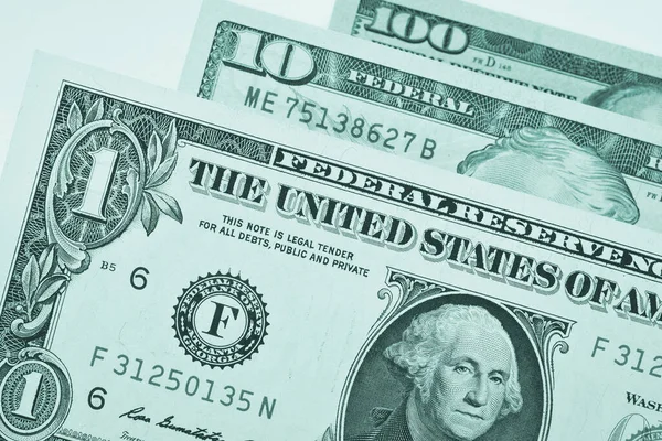 Notas Americanas 100 Dólares Fecham Luz Verde Azul Colorido Fundo — Fotografia de Stock