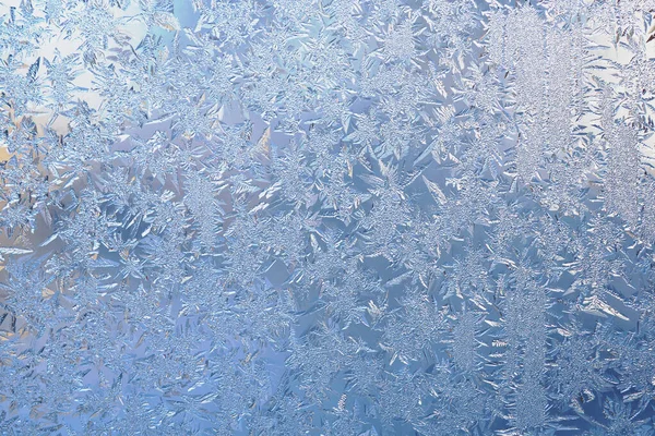 겨울에는 파란색 벽지가 쓰인다 서리의 결정체를 그리는 기사보기 성탄절 새해의 — 스톡 사진