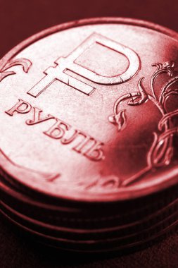 Ulusal para biriminin resmi sembolü olan Rus 1 1 Ruble sikkesi. Kırmızı renkli dikey illüstrasyon. Rusya ekonomisi, parası ve finansmanı