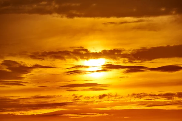 Goldener Sonnenuntergang Nahaufnahme Hintergrund, Abendhimmel — Stockfoto