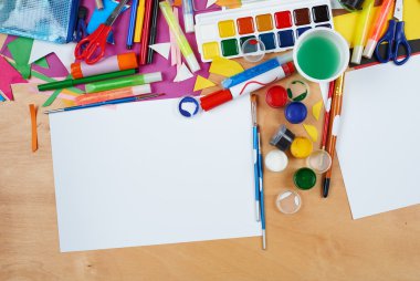 Sanat çalışma alanı yaratıcı aksesuarları, sanat resim ve çizim araçları ile