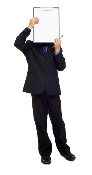 Niño de la escuela en traje y hoja de papel en blanco en portapapeles en blanco aislado, concepto de educación — Foto de Stock