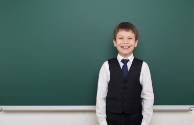 okul öğrenci çocuk temiz yazı tahtası, yapması ve duygular, giyinmiş bir siyah takım elbise, eğitim kavramı, studio fotoğraf poz