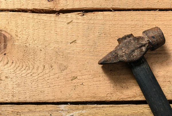 Oude Vintage Hamer Close Een Houten Achtergrond Huishoudelijke Handgereedschap — Stockfoto