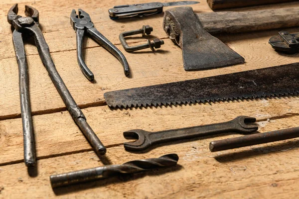 Verscheidenheid Van Oude Vintage Huishoudelijke Handgereedschap Stilleven Een Houten Achtergrond — Stockfoto