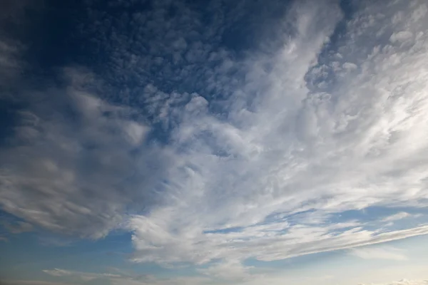 Langit Cerah Selama Siang Hari Awan Yang Indah Sebagai Latar — Stok Foto