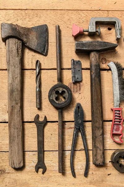 Verscheidenheid Van Oude Vintage Huishoudelijke Handgereedschap Stilleven Een Houten Achtergrond — Stockfoto