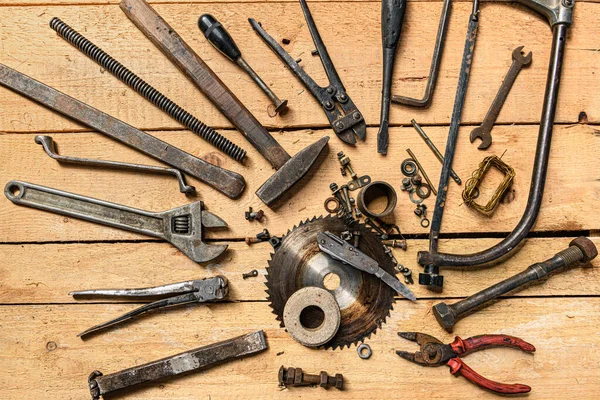 Verscheidenheid Van Oude Vintage Huishoudelijke Handgereedschap Stilleven Een Houten Achtergrond — Stockfoto