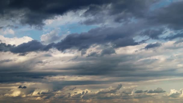 嵐の雲の時間経過とともに美しい暗い劇的な空 — ストック動画