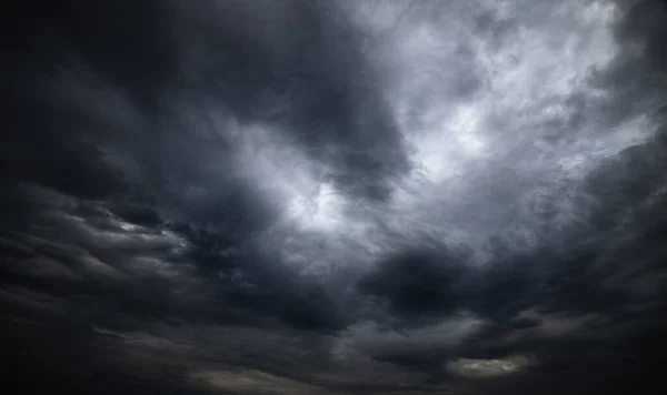 Vacker Mörk Dramatisk Himmel Med Stormiga Moln — Stockfoto