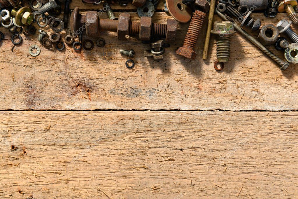 Старинные винтажные ручные инструменты - набор винтов и гаек на .
