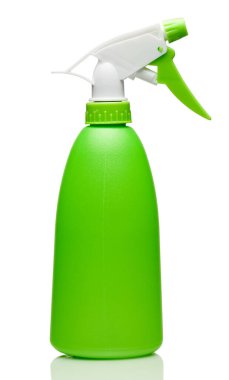 Yeşil renkli sprey boya şişesi, nemlendirici, beyaz arkaplanda izole edilmiş bir objenin yakın plan fotoğrafı.