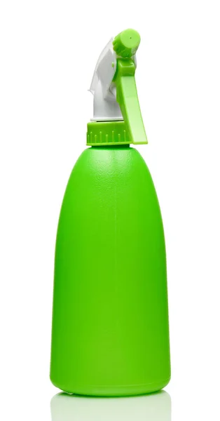 緑色のスプレーボトル 水分噴霧器 白い背景に隔離された1つのオブジェクトのクローズアップ写真 — ストック写真