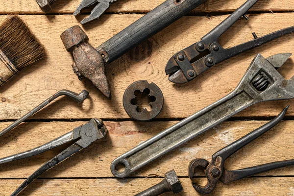 Παλιά Vintage Οικιακά Εργαλεία Χέρι Νεκρή Φύση Ένα Ξύλινο Υπόβαθρο — Φωτογραφία Αρχείου