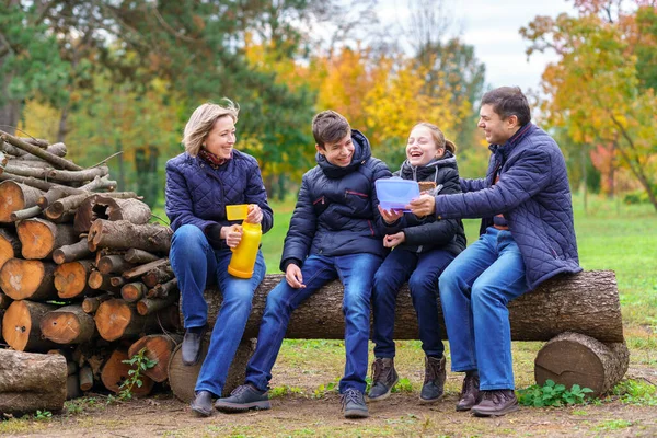 Family Relaxing Outdoor Autumn City Park Happy People Together Parents — Stock Photo, Image