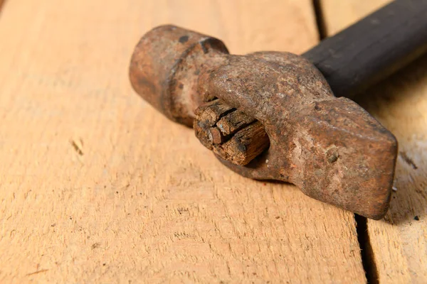 Oude Vintage Hamer Close Een Houten Achtergrond Huishoudelijke Handgereedschap — Stockfoto