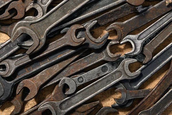 Gamla Vintage Handverktyg Uppsättning Skiftnycklar Trä Bakgrund — Stockfoto