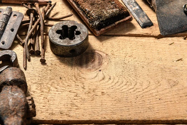 Oude Vintage Huishoudelijke Handgereedschap Een Houten Achtergrond Als Frame Plaats — Stockfoto