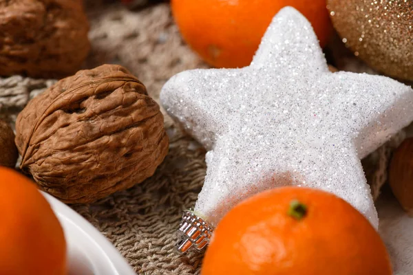 Fondo Alimentos Dulces Para Navidad Decoración Navideña Mandarinas Frutos Secos — Foto de Stock