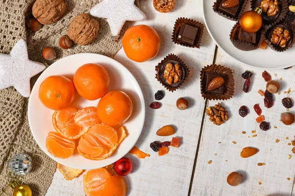 Fondo Alimentos Dulces Para Navidad Decoración Navideña Caramelos Chocolate Mandarinas — Foto de Stock