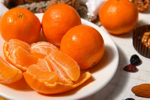 Fondo Alimentos Dulces Para Navidad Decoración Navideña Mandarinas Frutos Secos — Foto de Stock