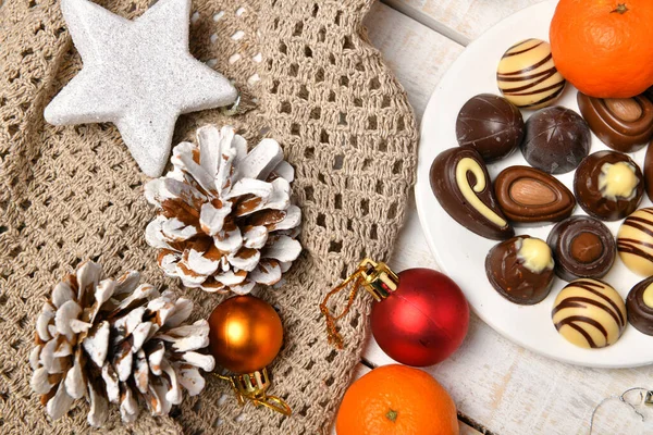 Süßspeisen Draufsicht Hintergrund Für Frohe Weihnachten Oder Neujahr Feiertagsdekoration Schokoladenbonbons — Stockfoto