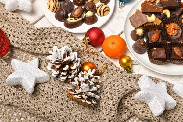 Süßspeisen Draufsicht Hintergrund Für Frohe Weihnachten Oder Neujahr Feiertagsdekoration Schokoladenbonbons — Stockfoto