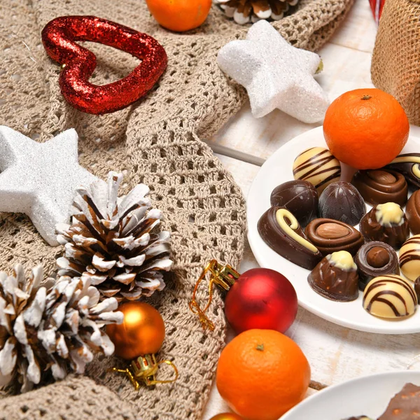 Süßspeisen Draufsicht Hintergrund Für Frohe Weihnachten Oder Neujahr Feiertagsdekoration Schokoladenbonbons — Stockfoto