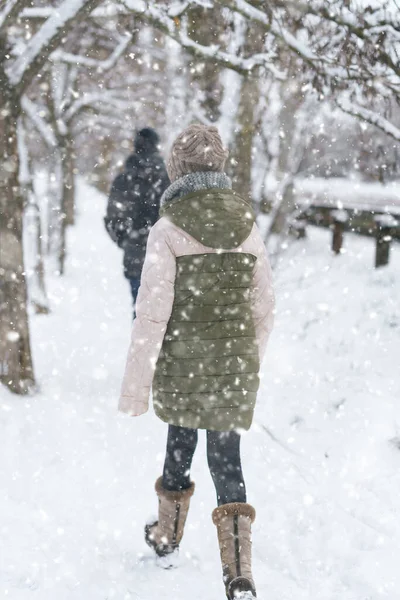 Adolescence Portrait Dans Forêt Hiver Garçon Fille Belle Nature Avec — Photo