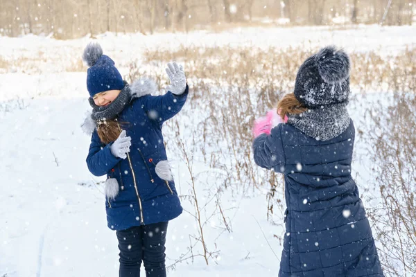 Les Enfants Jouent Avec Neige Hiver Plein Air Les Filles — Photo