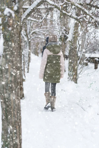 Adolescence Portrait Dans Forêt Hiver Garçon Fille Belle Nature Avec — Photo