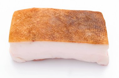 Beyaz arka planda çiğ domuz yağı, domuz yağı