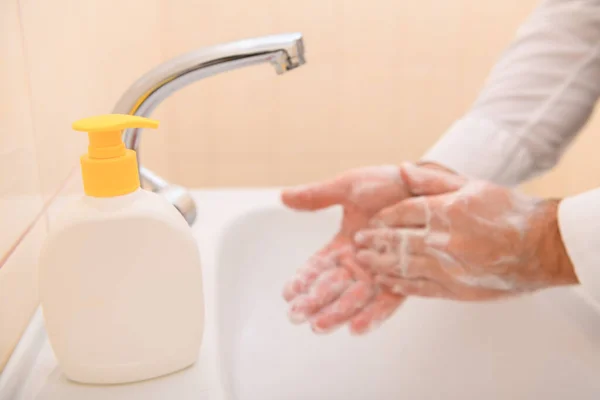 Lavado Manos Con Jabón Gel Bajo Agua Corriente Lavabo Limpieza — Foto de Stock