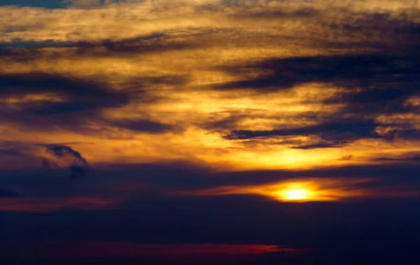 Beautiful Sunset Sky Bright Sun Dark Silhouette Clouds Background — Stock Photo, Image