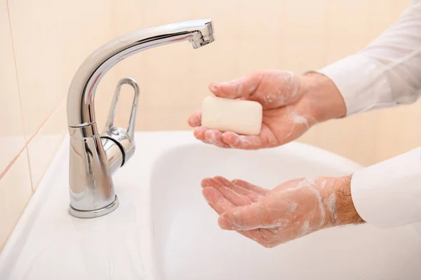 Handwas Met Zeep Gel Onder Stromend Water Wastafel Reinheid Hygiëne — Stockfoto